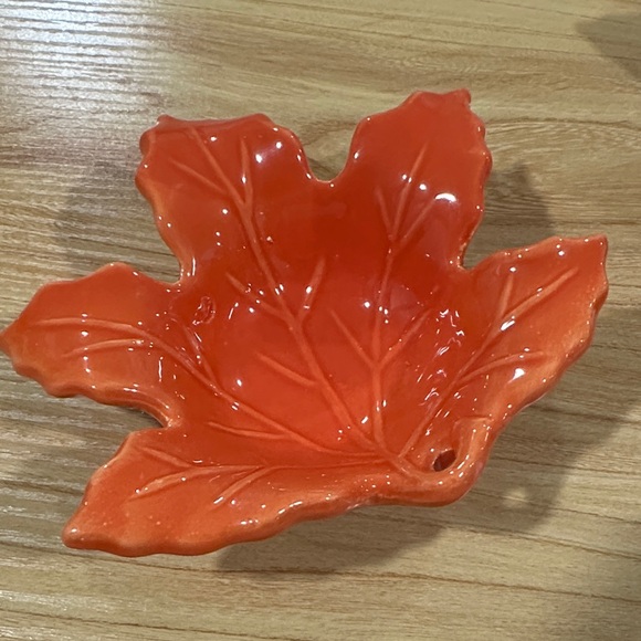 Set of Three Leaf-Shaped Ceramic Dishes - Picture 2 of 6